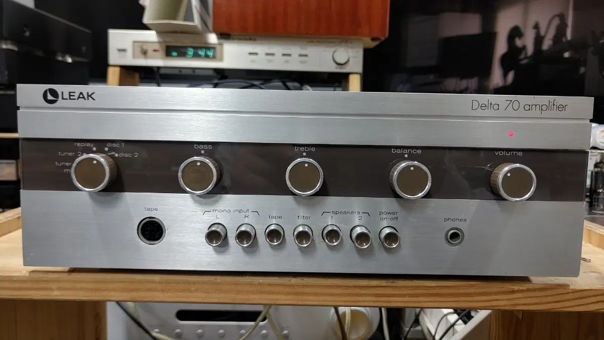 英国LEAK DELTA70リーク デルタ70プリメインアンプ通電確認ジャンク品